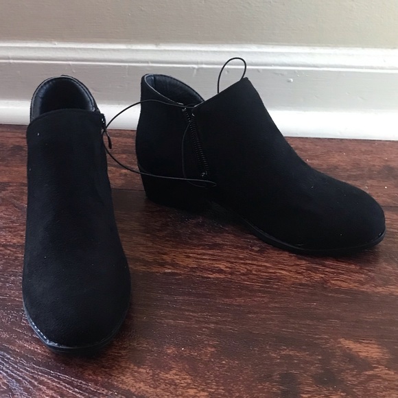 NWOT Black booties 13 - Picture 1 of 5